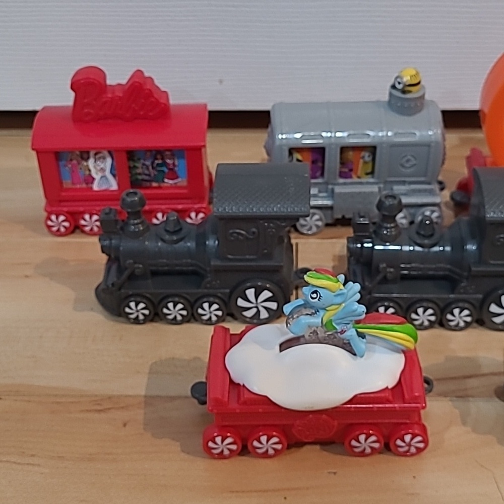 2017 McDonalds Train Pieces - Picture 2 of 3